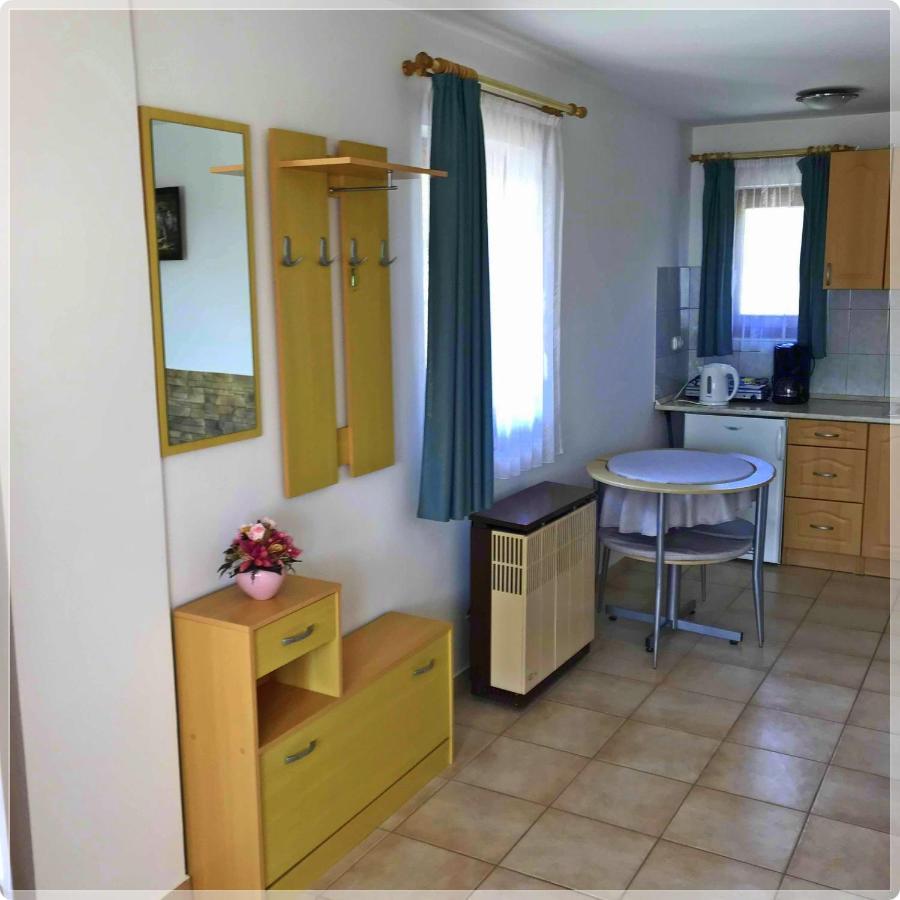 Kleines Haus Apartment เฮวิซ ภายนอก รูปภาพ