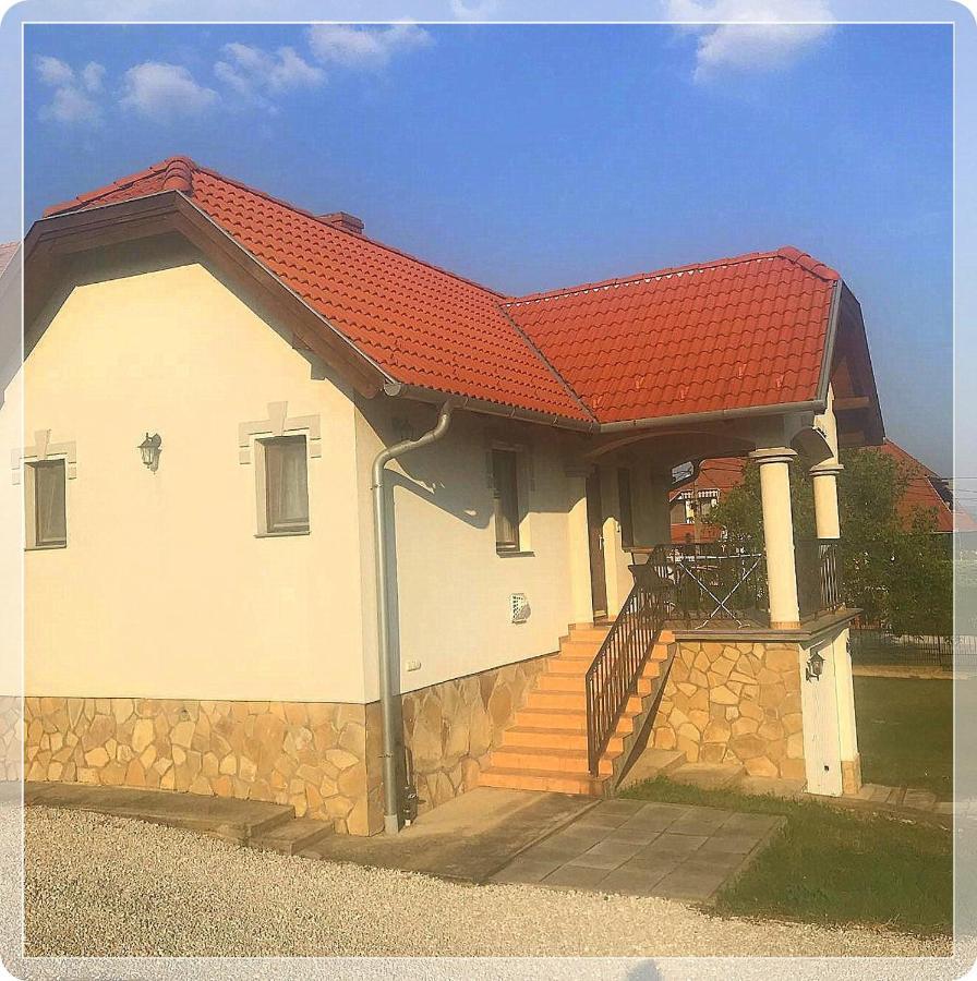 Kleines Haus Apartment เฮวิซ ภายนอก รูปภาพ